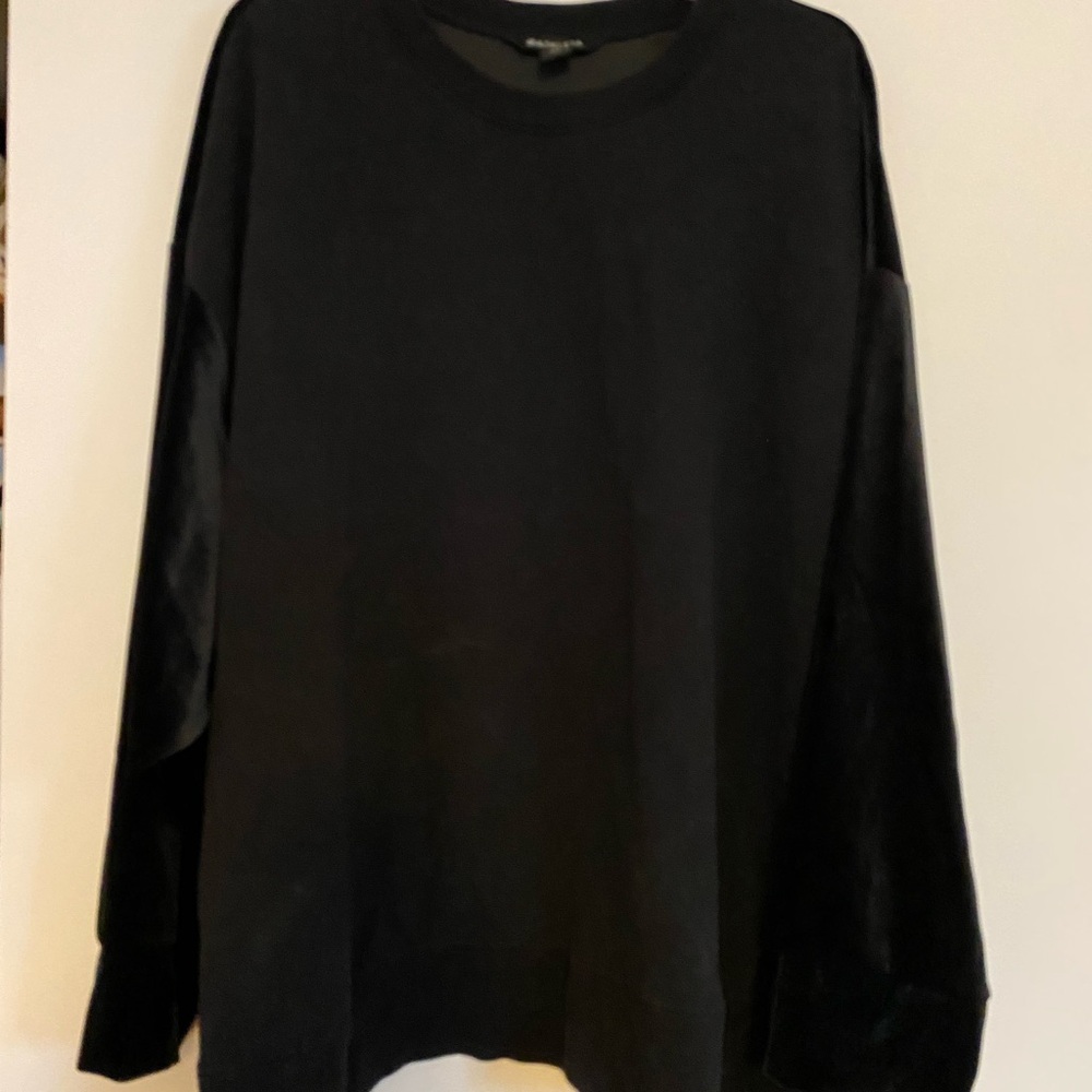 Athleta black 3x snap sides. Velour back and sleeve